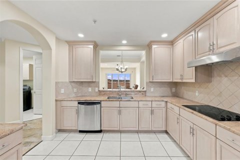 Condo in Orlando, Florida, 2 bedrooms  № 2369666 - photo 14