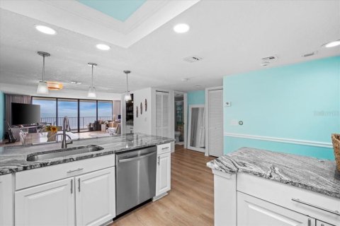 Condo in Cocoa Beach, Florida, 2 bedrooms  № 1757366 - photo 15
