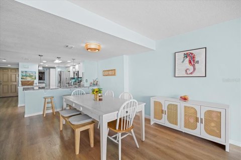 Condo in Cocoa Beach, Florida, 2 bedrooms  № 1757366 - photo 16
