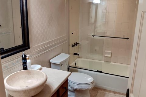 Condo in Lauderdale-by-the-Sea, Florida, 2 bedrooms  № 2382517 - photo 13