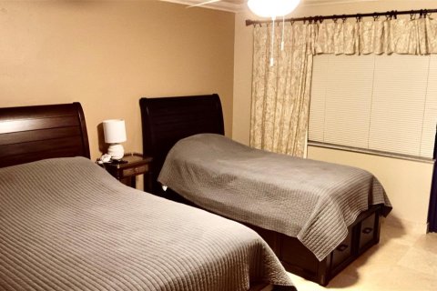 Condo in Lauderdale-by-the-Sea, Florida, 2 bedrooms  № 2382517 - photo 12
