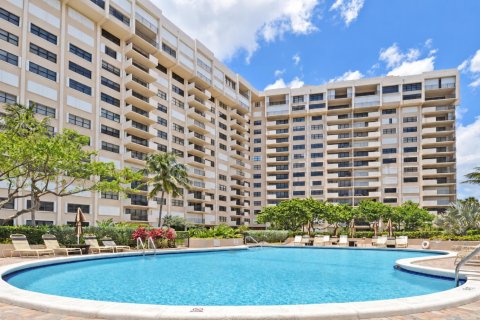 Condo in Lauderdale-by-the-Sea, Florida, 2 bedrooms  № 2382517 - photo 28