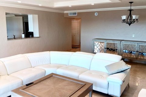 Condo in Lauderdale-by-the-Sea, Florida, 2 bedrooms  № 2382517 - photo 4