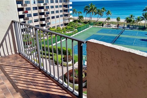 Condo in Lauderdale-by-the-Sea, Florida, 2 bedrooms  № 2382517 - photo 18