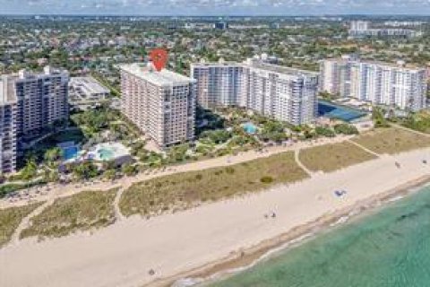 Condo in Lauderdale-by-the-Sea, Florida, 2 bedrooms  № 2382517 - photo 25