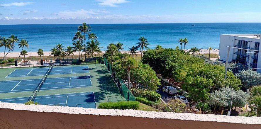 Condo in Lauderdale-by-the-Sea, Florida, 2 bedrooms  № 2382517