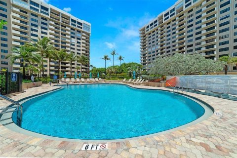 Condo in Lauderdale-by-the-Sea, Florida, 2 bedrooms  № 2382517 - photo 22