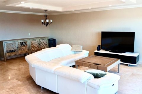 Condo in Lauderdale-by-the-Sea, Florida, 2 bedrooms  № 2382517 - photo 3
