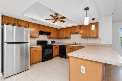 House in Brandon, Florida 3 bedrooms, 173.08 sq.m. № 2341588 - photo 8