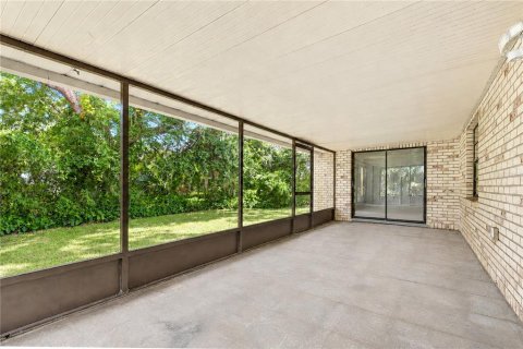 House in Brandon, Florida 3 bedrooms, 173.08 sq.m. № 2341588 - photo 3