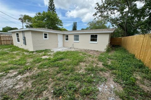 House in New Port Richey, Florida 4 bedrooms, 123.37 sq.m. № 1551439 - photo 22