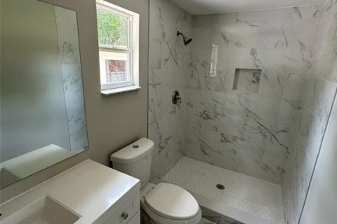 House in New Port Richey, Florida 4 bedrooms, 123.37 sq.m. № 1551439 - photo 19