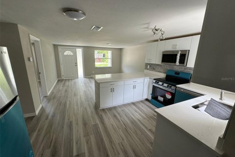 House in New Port Richey, Florida 4 bedrooms, 123.37 sq.m. № 1551439 - photo 10