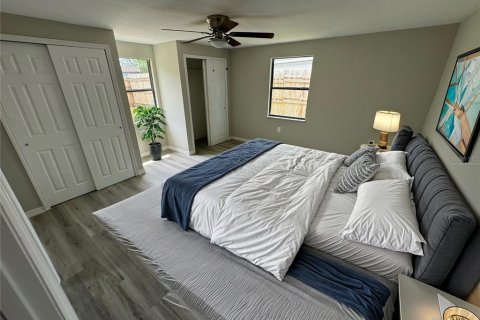 House in New Port Richey, Florida 4 bedrooms, 123.37 sq.m. № 1551439 - photo 7