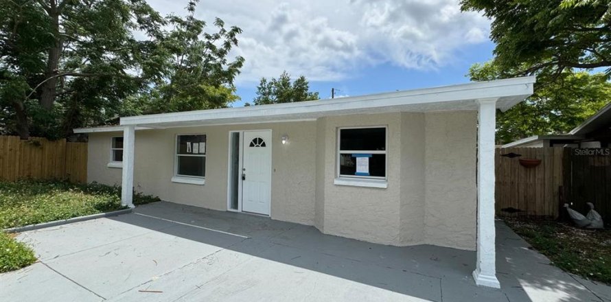 House in New Port Richey, Florida 4 bedrooms, 123.37 sq.m. № 1551439