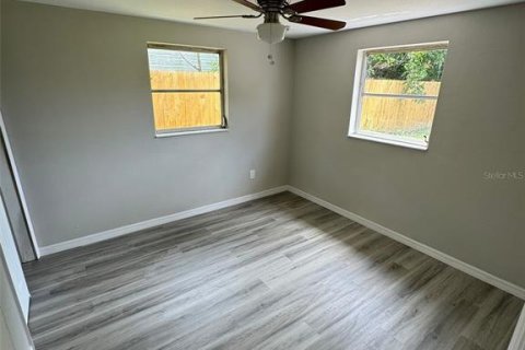 House in New Port Richey, Florida 4 bedrooms, 123.37 sq.m. № 1551439 - photo 13