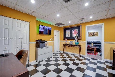 Commercial property in Miami, Florida № 2076782 - photo 29