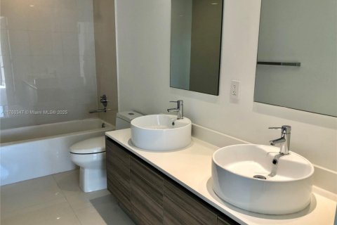 Condo in Miami, Florida, 1 bedroom  № 1860539 - photo 5