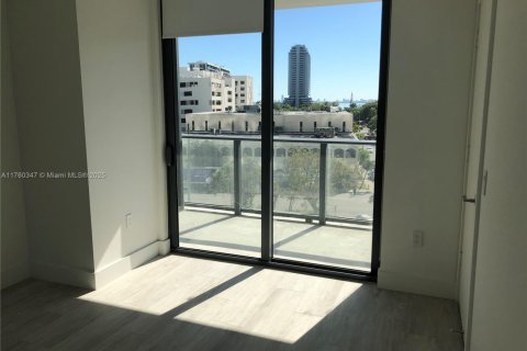 Condo in Miami, Florida, 1 bedroom  № 1860539 - photo 3
