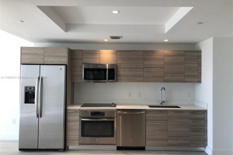 Condo in Miami, Florida, 1 bedroom  № 1860539 - photo 7