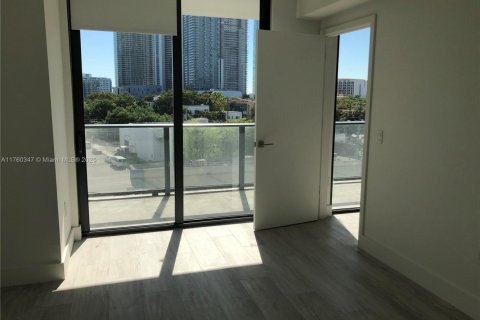Condo in Miami, Florida, 1 bedroom  № 1860539 - photo 2