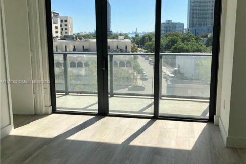 Condo in Miami, Florida, 1 bedroom  № 1860539 - photo 1