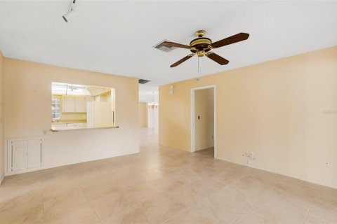 House in Sun City Center, Florida 2 bedrooms, 163.14 sq.m. № 2232635 - photo 18