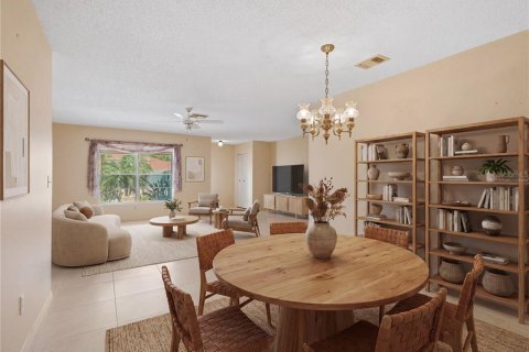 House in Sun City Center, Florida 2 bedrooms, 163.14 sq.m. № 2232635 - photo 2