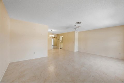 House in Sun City Center, Florida 2 bedrooms, 163.14 sq.m. № 2232635 - photo 7