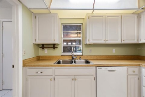 House in Sun City Center, Florida 2 bedrooms, 163.14 sq.m. № 2232635 - photo 14