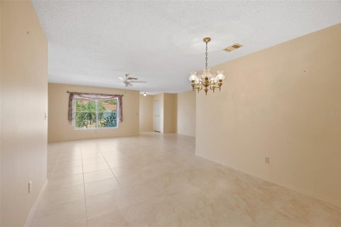 House in Sun City Center, Florida 2 bedrooms, 163.14 sq.m. № 2232635 - photo 9