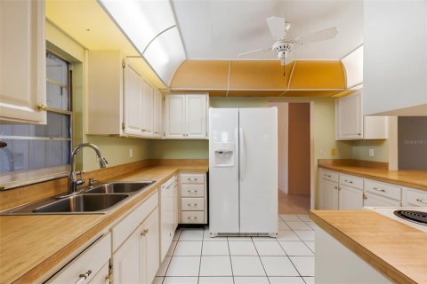 House in Sun City Center, Florida 2 bedrooms, 163.14 sq.m. № 2232635 - photo 10