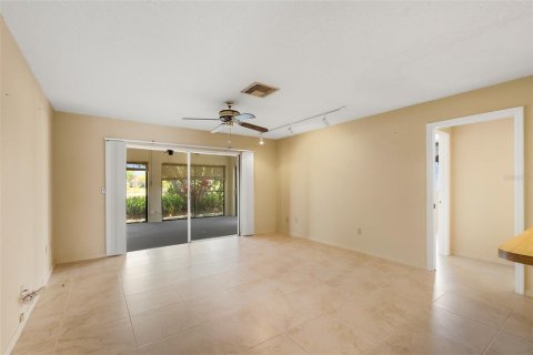House in Sun City Center, Florida 2 bedrooms, 163.14 sq.m. № 2232635 - photo 17