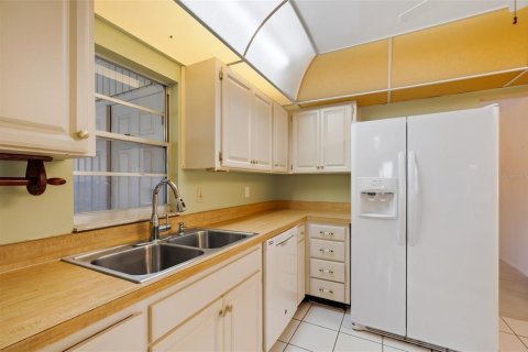 House in Sun City Center, Florida 2 bedrooms, 163.14 sq.m. № 2232635 - photo 11