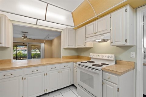 House in Sun City Center, Florida 2 bedrooms, 163.14 sq.m. № 2232635 - photo 3