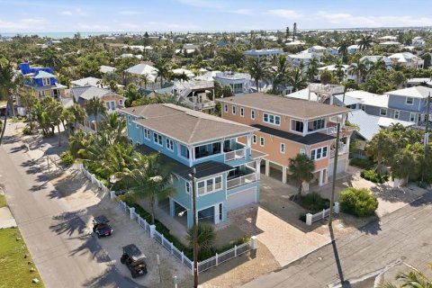 House in Holmes Beach, Florida 3 bedrooms, 319.03 sq.m. № 2239128