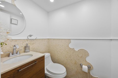 Touwnhouse à vendre à Miami, Floride: 2 chambres, 152.36 m2 № 2176385 - photo 14