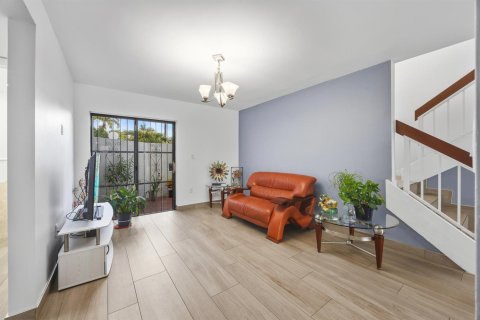 Touwnhouse à vendre à Miami, Floride: 2 chambres, 152.36 m2 № 2176385 - photo 16