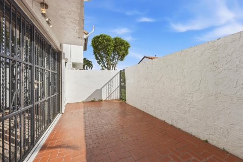 Touwnhouse à vendre à Miami, Floride: 2 chambres, 152.36 m2 № 2176385 - photo 28