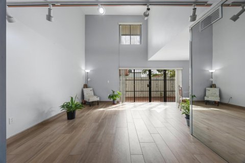 Touwnhouse à vendre à Miami, Floride: 2 chambres, 152.36 m2 № 2176385 - photo 7
