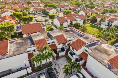 Touwnhouse à vendre à Miami, Floride: 2 chambres, 152.36 m2 № 2176385 - photo 30