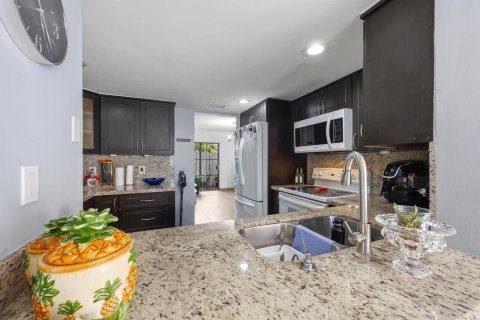 Touwnhouse à vendre à Miami, Floride: 2 chambres, 152.36 m2 № 2176385 - photo 9