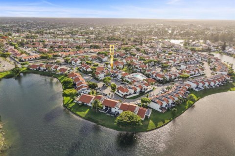 Adosado en Miami, Florida 2 dormitorios, 152.36 m2 № 2176385