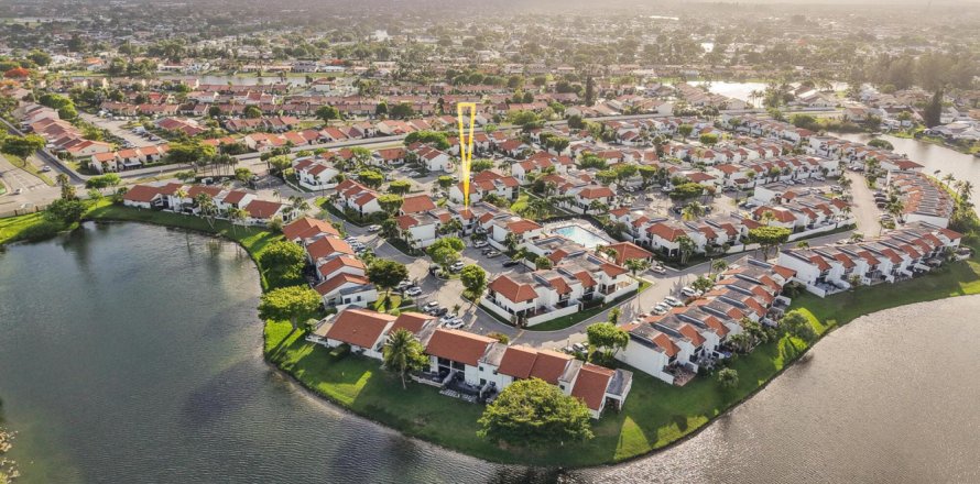 Touwnhouse à Miami, Floride 2 chambres, 152.36 m2 № 2176385