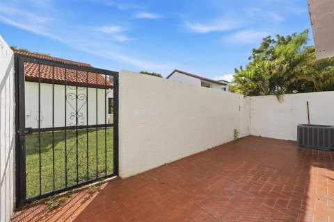 Touwnhouse à vendre à Miami, Floride: 2 chambres, 152.36 m2 № 2176385 - photo 27