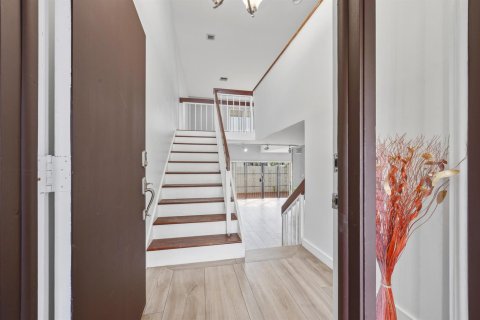 Touwnhouse à vendre à Miami, Floride: 2 chambres, 152.36 m2 № 2176385 - photo 3