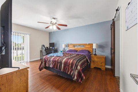Touwnhouse à vendre à Miami, Floride: 2 chambres, 152.36 m2 № 2176385 - photo 24