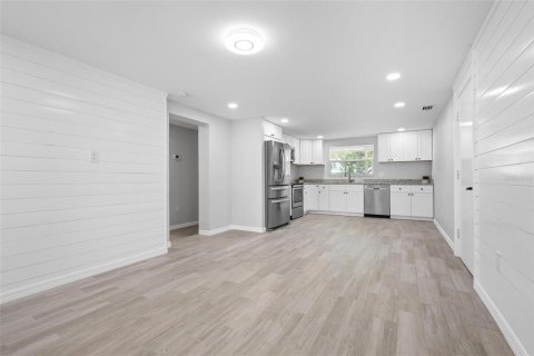 Immobilier commercial à vendre à Englewood, Floride: 5 chambres, 234.21 m2 № 1910136 - photo 22