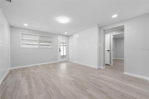 Immobilier commercial à vendre à Englewood, Floride: 5 chambres, 234.21 m2 № 1910136 - photo 23