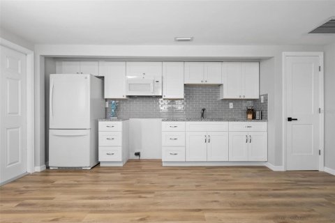 Immobilier commercial à vendre à Englewood, Floride: 5 chambres, 234.21 m2 № 1910136 - photo 10